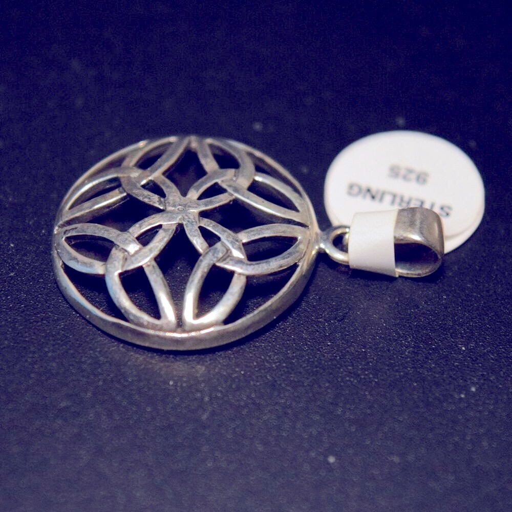 NWT Sterling Silver Round Celtic Knot Pendant Necklace Scotland Ireland